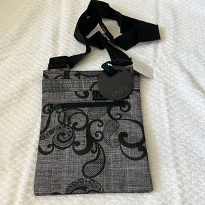 Dakine crossbody purse in grey with black pattern. NWT